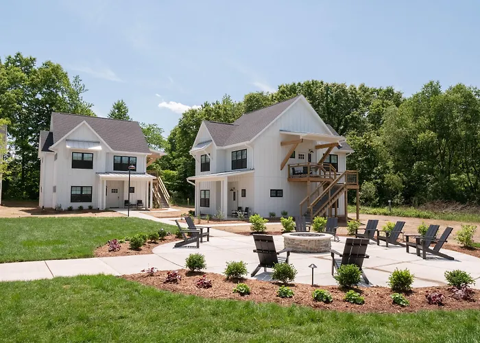 Bay Pointe Inn